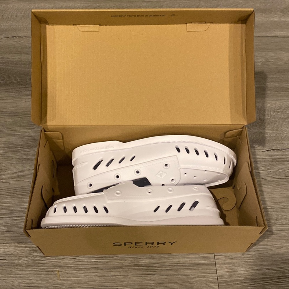 NWT Sperry Women’s Original Float Boat Shoe (Size 8)